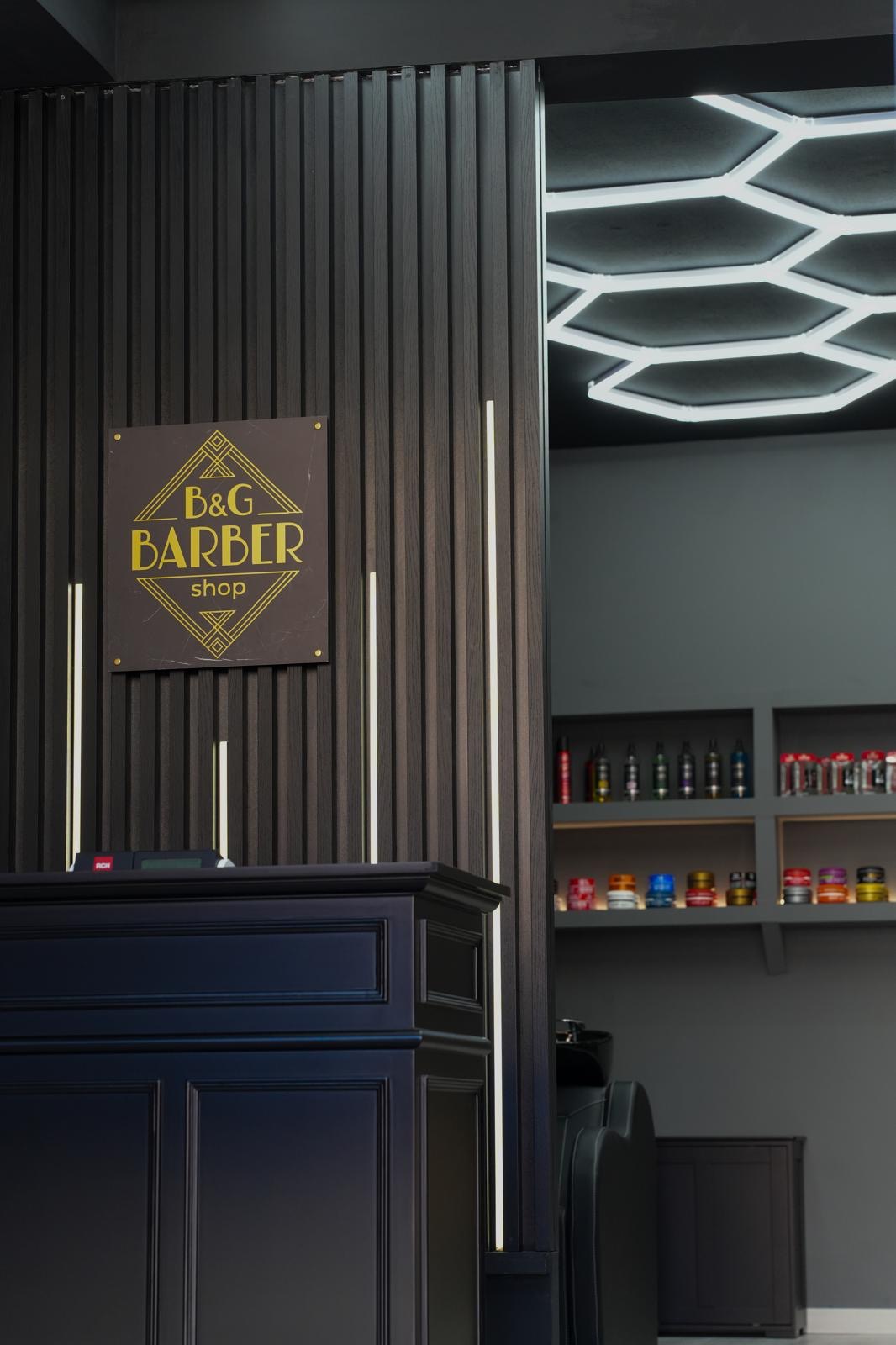 B&G Barber Shop — insegna all'ingresso